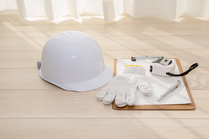 ヘルメットと工具